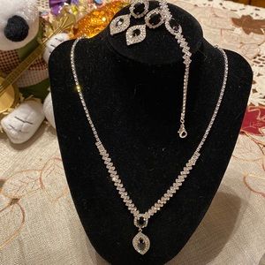 Retro Silvertone Jewelry Set